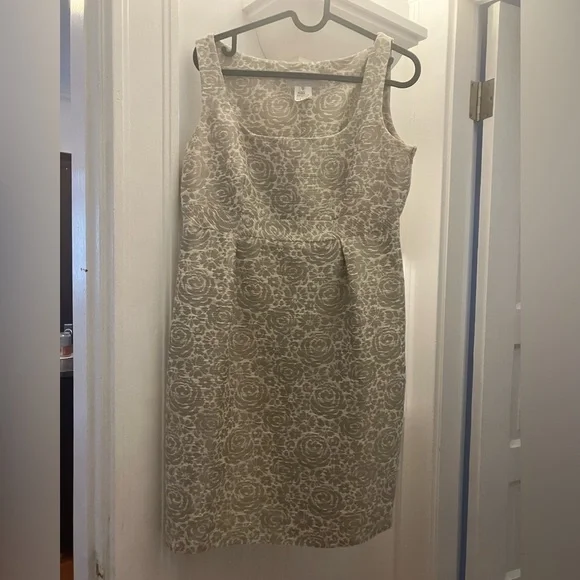 Barney’s New York Cream Floral Brocade Sleeveless Shift Dress, Size 8 - Picture 2 of 8
